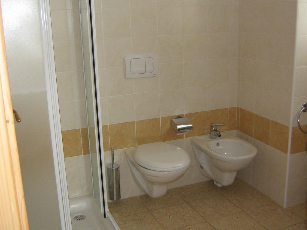 Taxus Hostel Pieve Tesino Quarto foto